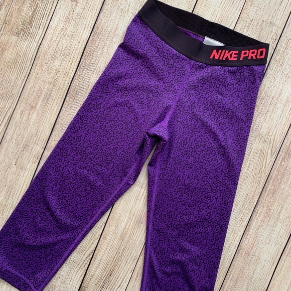 Nike Pants - Nike pro Capri animal print leggings